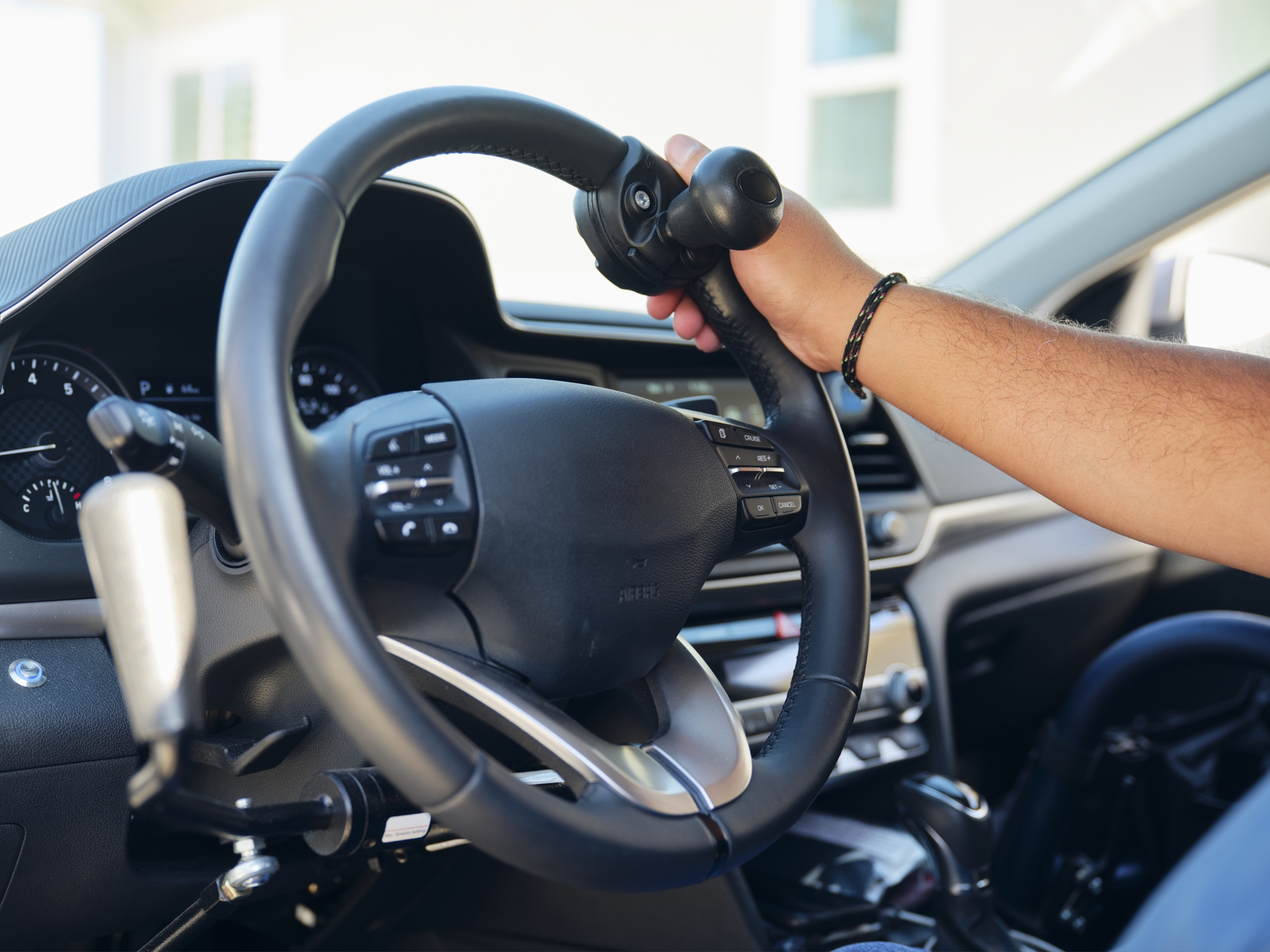 Car steering wheel with adaptations