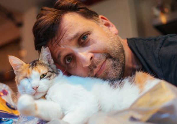 Cat dad Philip Bloom isn’t ashamed to be a moggy lover