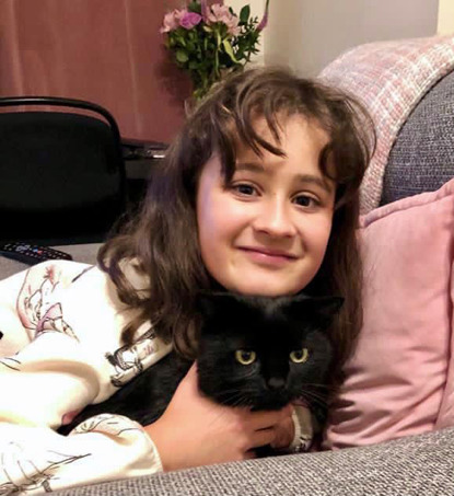 Grieving girl’s priceless reaction when reunited with long lost cat