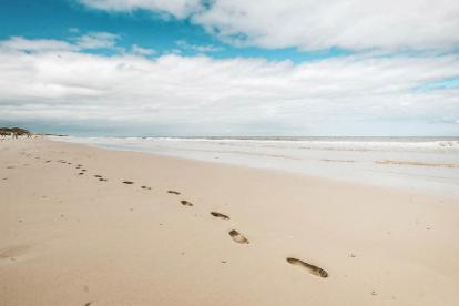 Fußabdrücke im Sand