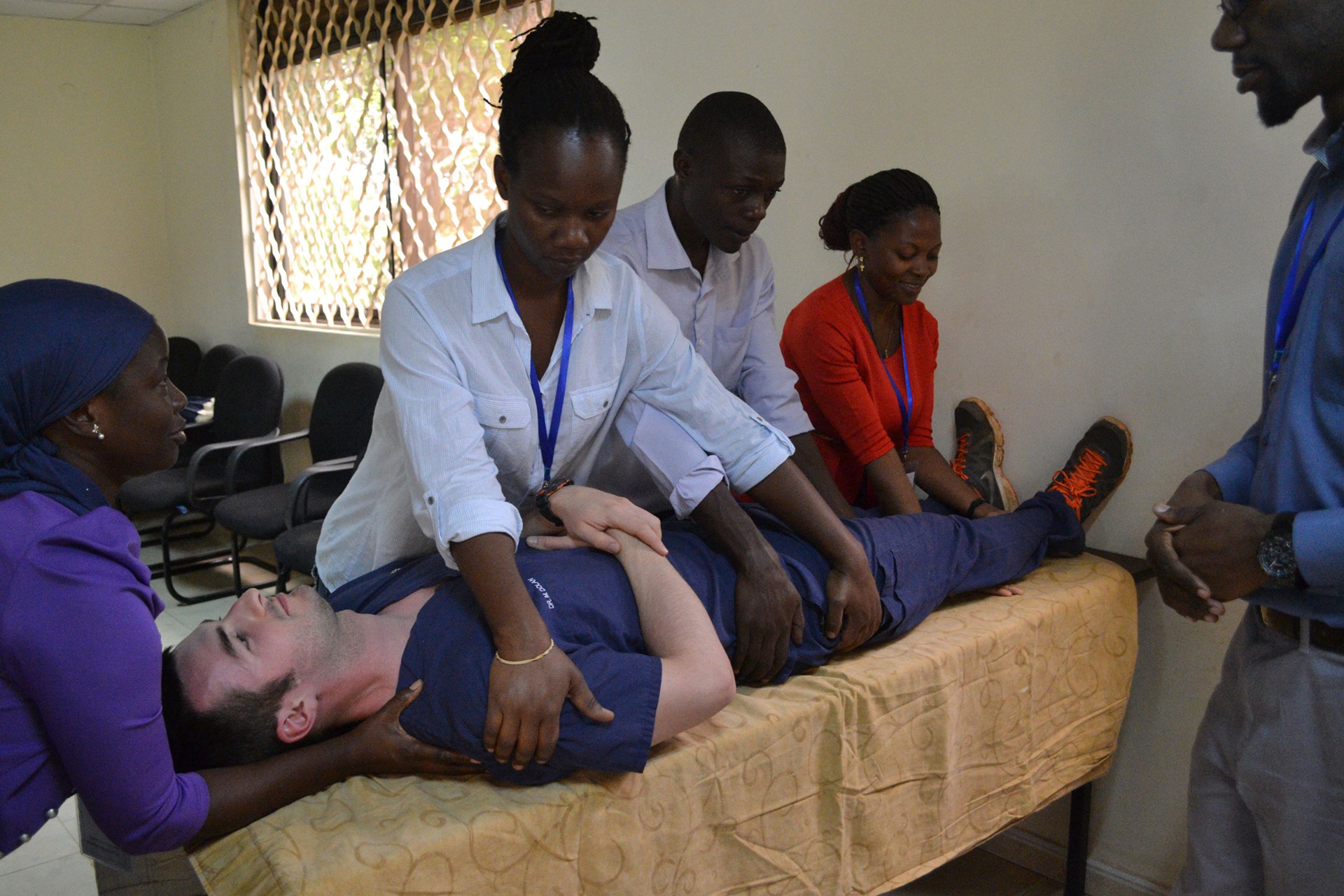 People attending a training on basic emergency care