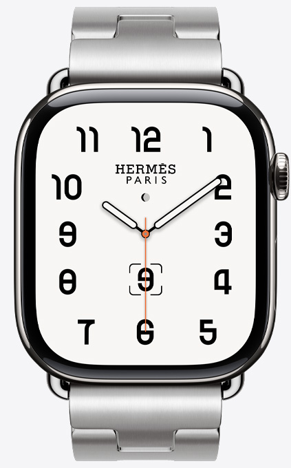 Vorderansicht des neuen Grand H Armbands in Satiné mit dem Hermès Classic Zifferblatt.