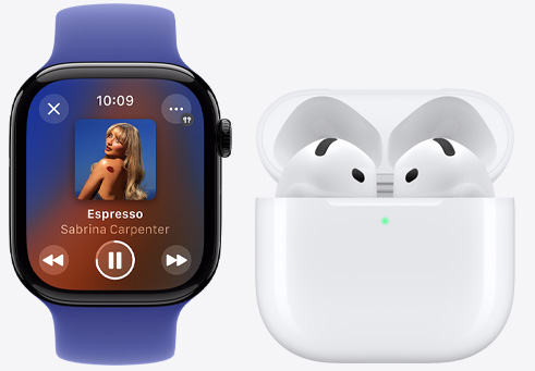 Apple Watch Series 10 在 AirPods 4 旁邊播放歌曲。