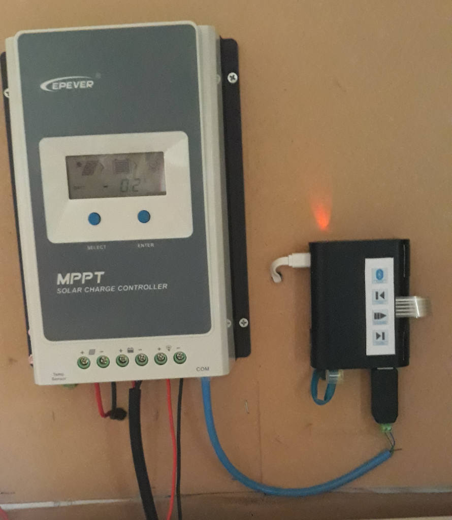 alt Solar charger connection to Raspi