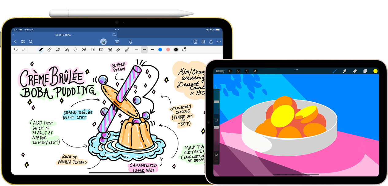 Till vänster syns en iPad (tionde generationen) i liggande läge, på skärmen syns en illustration med anteckningar. En Apple Pencil (usb-c) sitter fäst på överkanten. Till höger syns en iPad mini i liggande läge, på skärmen visas en färgglad illustration skapad i ProCreate.