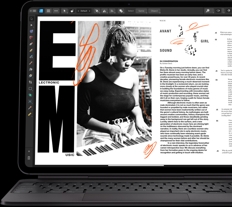 iPad Pro in horizontale stand bevestigd aan Magic Keyboard, op het scherm staat een artikel dat wordt bewerkt