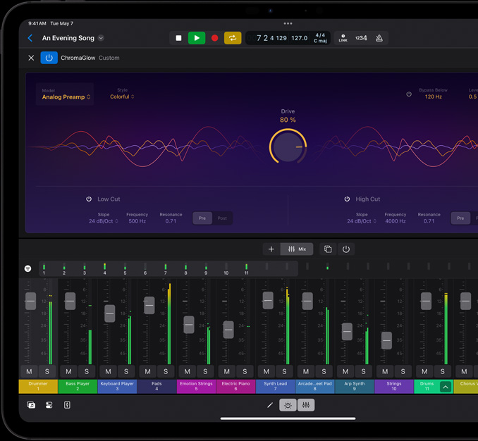 horizontalios padėties „iPad Pro“, ekrane rodomos įvairios skrajutės apie muzikos projektą