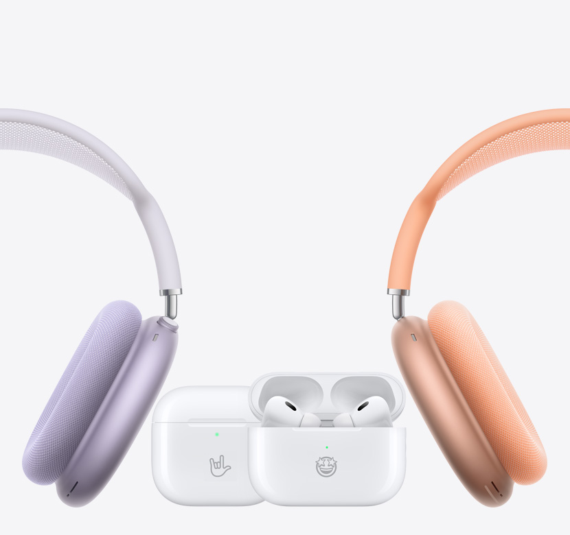 Unos AirPods Max a la izquierda y a la derecha de unos AirPods 4 y unos AirPods Pro 2.