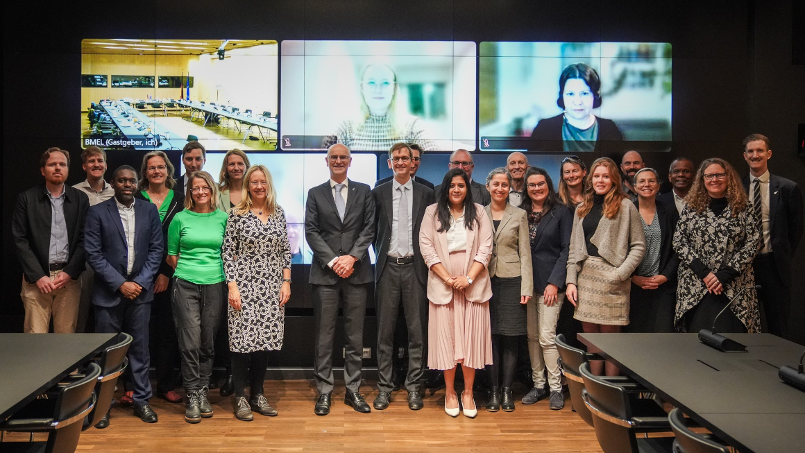 Gruppenfoto der Teilnehmerinnen und Teilnehmer der Agri-DENZ -Dialogue on climate and agriculture between New Zealand and Germany