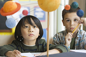 children with space model learning in classroom