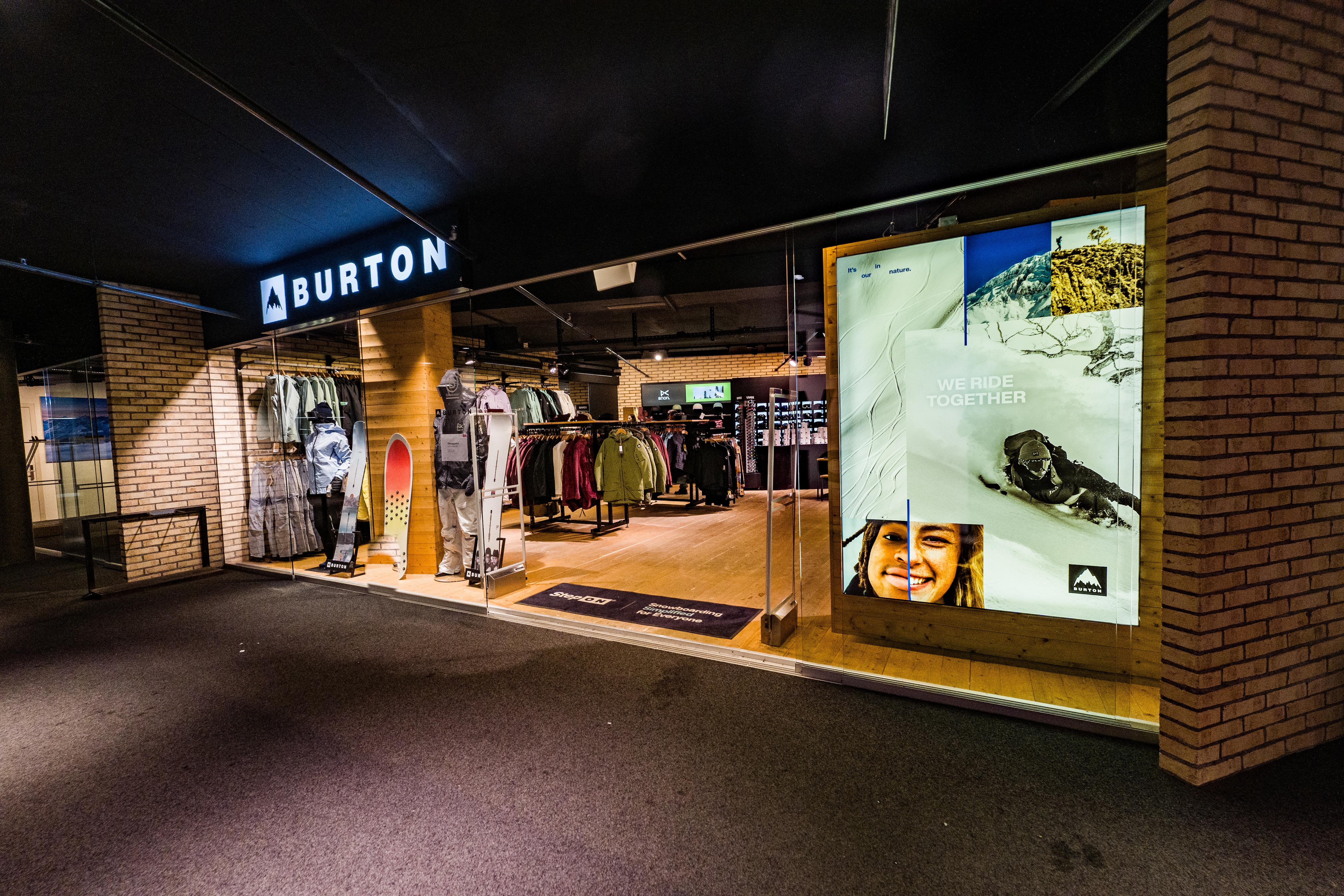 Burton Store &mdash; Laax