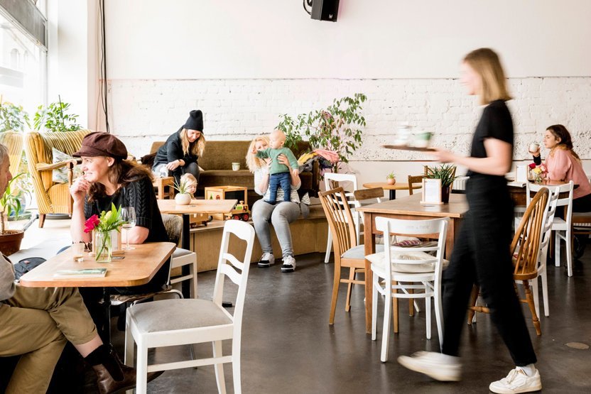 Café-Betrieb in der Raupe Immerstatt.