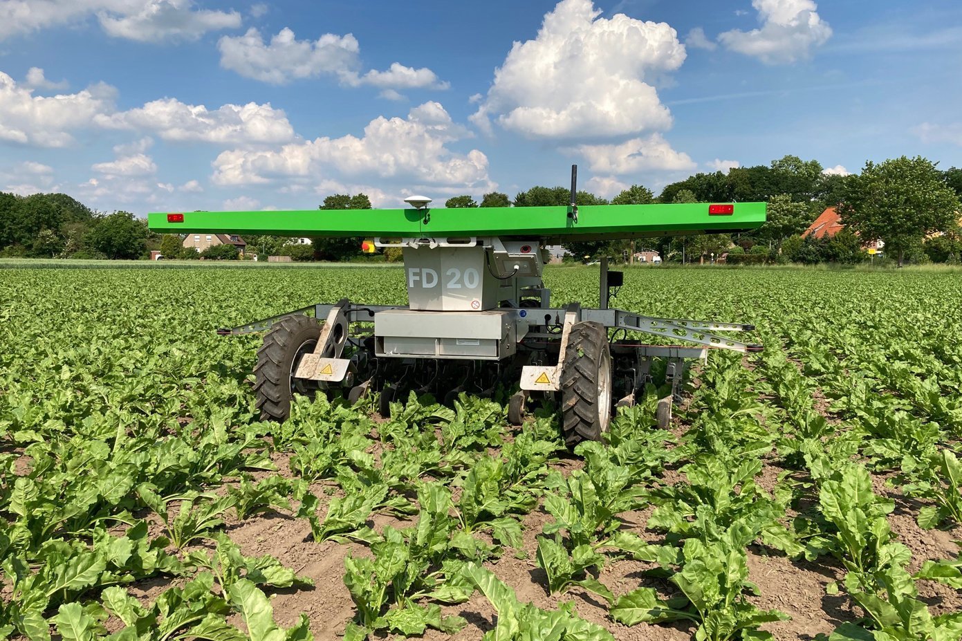 Farmdroid im Einsatz auf einem Zuckerrübenfeld. Foto: Volker Graß/Landwirtschaftskammer Niedersachsen