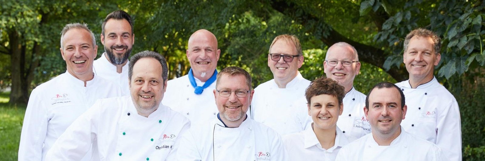 Gruppenfoto der BIOSpitzenköche. Klick führt zu Großansicht im neuen Fenster.