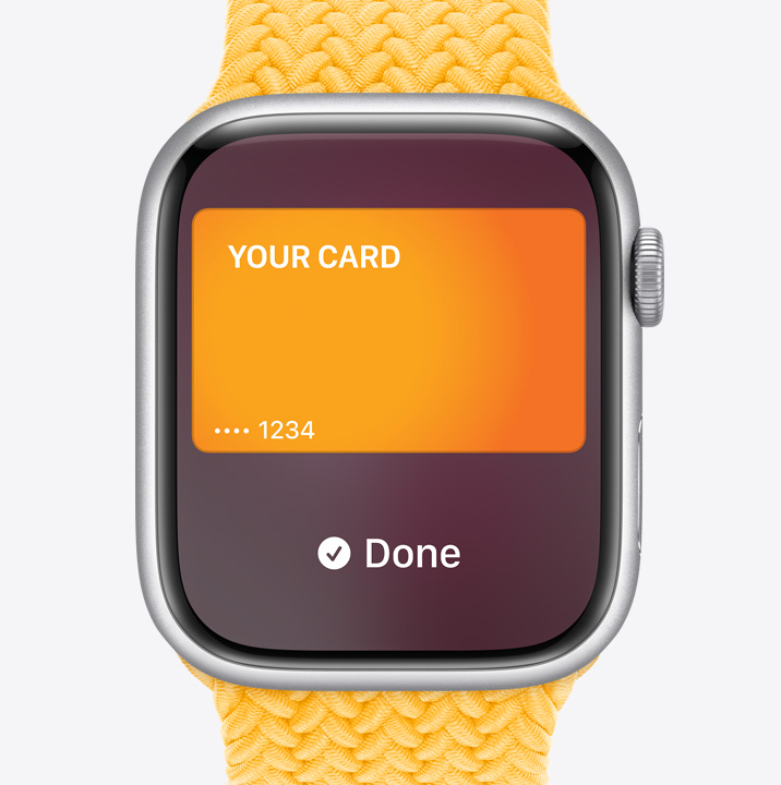 Troje hodinky Apple Watch Series 10. Na prvních je zobrazená Apple Card při použití s Apple Pay. Na druhých je zobrazená jízdenková karta při použití v aplikaci Peněženka. Na třetích je zobrazený klíč od domácnosti používaný v aplikaci Peněženka.