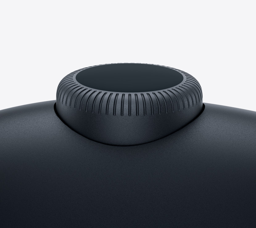 Detailný záber na korunku Digital Crown slúchadiel AirPods Max.