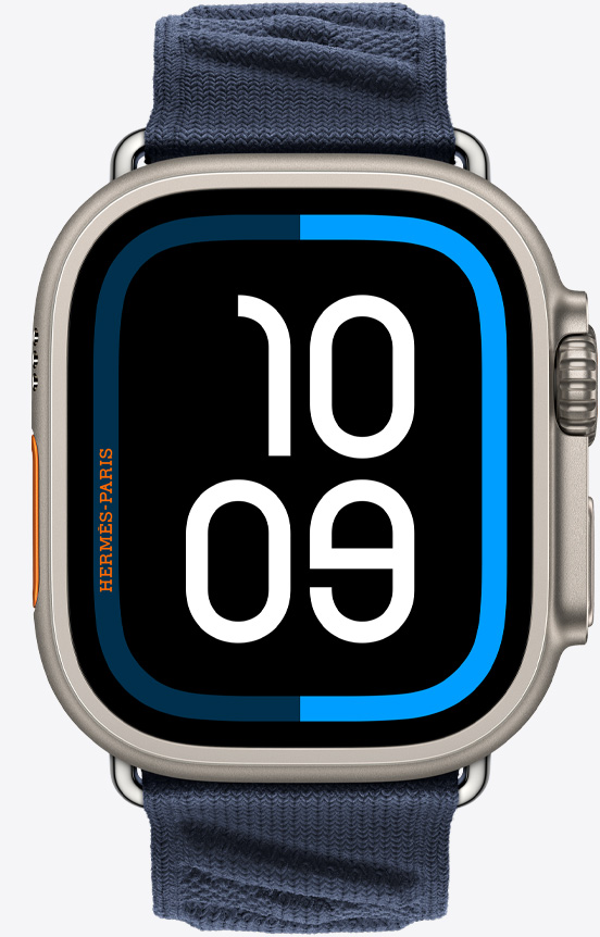 Imagen frontal del nuevo Apple Watch Hermès Ultra 2 que muestra la nueva carátula Maritime y la correa En Mer color Bleu Nuit (azul).