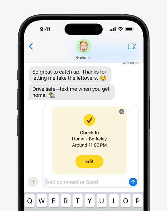 Кадър в близък план на нишка от iMessage с Check In известие.