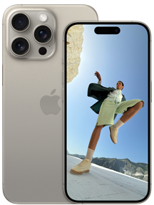 มุมมองด้านหลังของ iPhone 15 Pro Max ขนาด 6.7 นิ้ว และมุมมองด้านหน้าของ iPhone 15 Pro ขนาด 6.1 นิ้ว สีไทเทเนียมธรรมชาติ