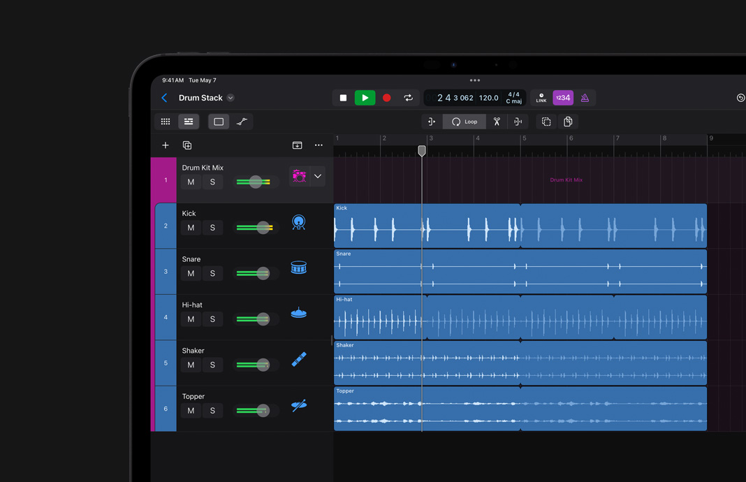 Interfaz de usuario que muestra pilas de pistas agrupadas y consolidadas de forma clara y ordenada en Logic Pro para el iPad.