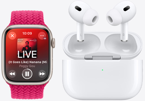 Un Apple Watch Series 9 care redă o piesă lângă AirPods Pro.