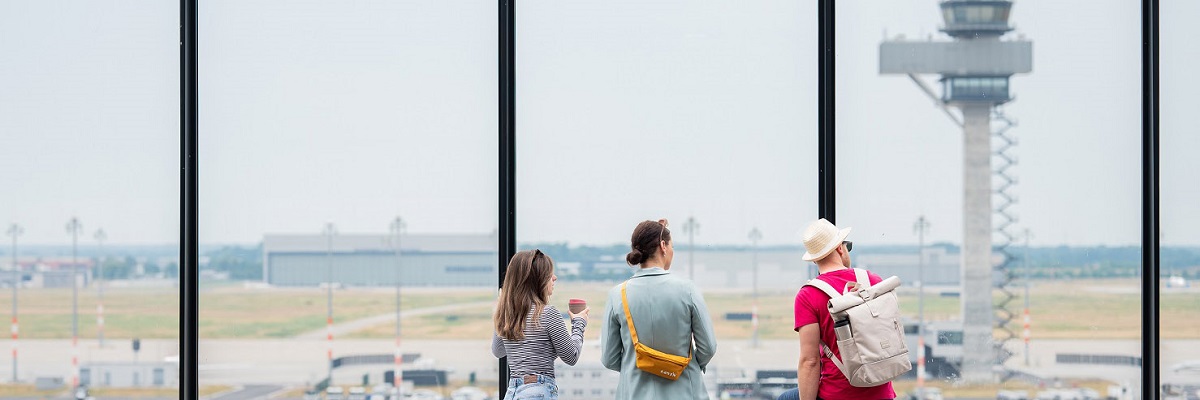 Besucherterrasse Terminal 1 - Observation Deck Terminal 1 © Anikka Bauer / Flughafen Berlin Brandenburg GmbH