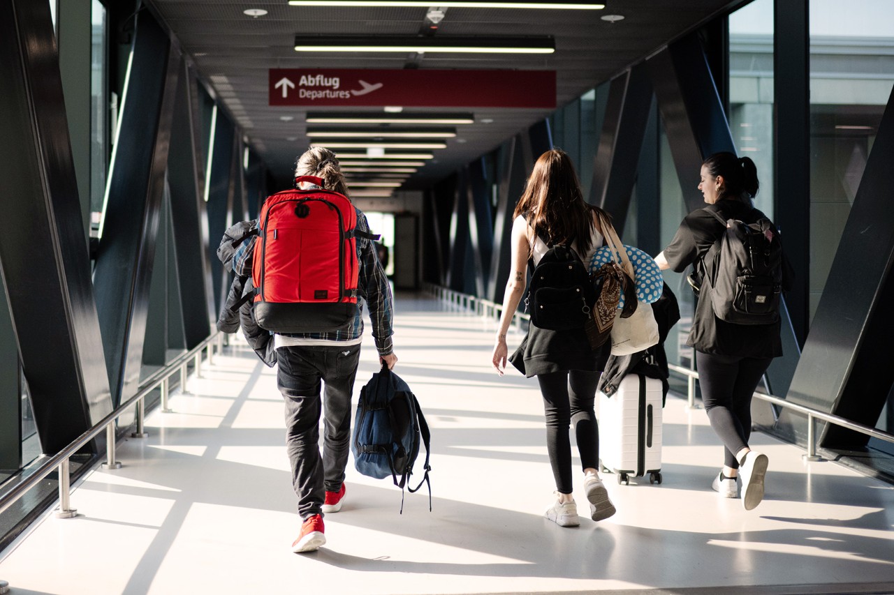 Passengers on their way from T2 to the gate area 