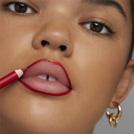 photo of woman lining lips with lip liner lip contouring technique