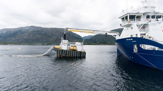 Feed barges