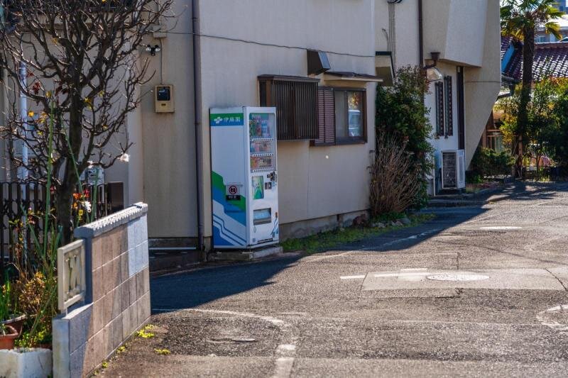 建物脇の小スペースを有効活用！自動販売機経営の必要最低限の基礎知識