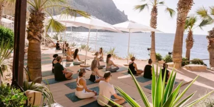 Séances de yoga du matin avec petit-déjeuner inclus à Amante Ibiza