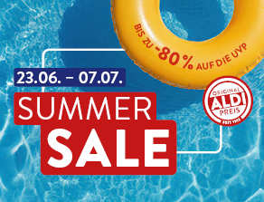 Werbung für den Summer Sale im ALDI ONLINESHOP vom 23.06. bis 07.07. mit bis zu 80% Rabatt. Gelber Schwimmreifen im blauen Wasser.