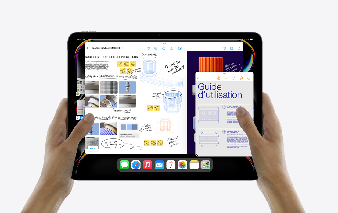 Deux mains tenant un iPad Pro qui affiche Stage Manager pour le travail en multitâche avec les apps Calendrier, Freeform, Mail, Pages et Photos.