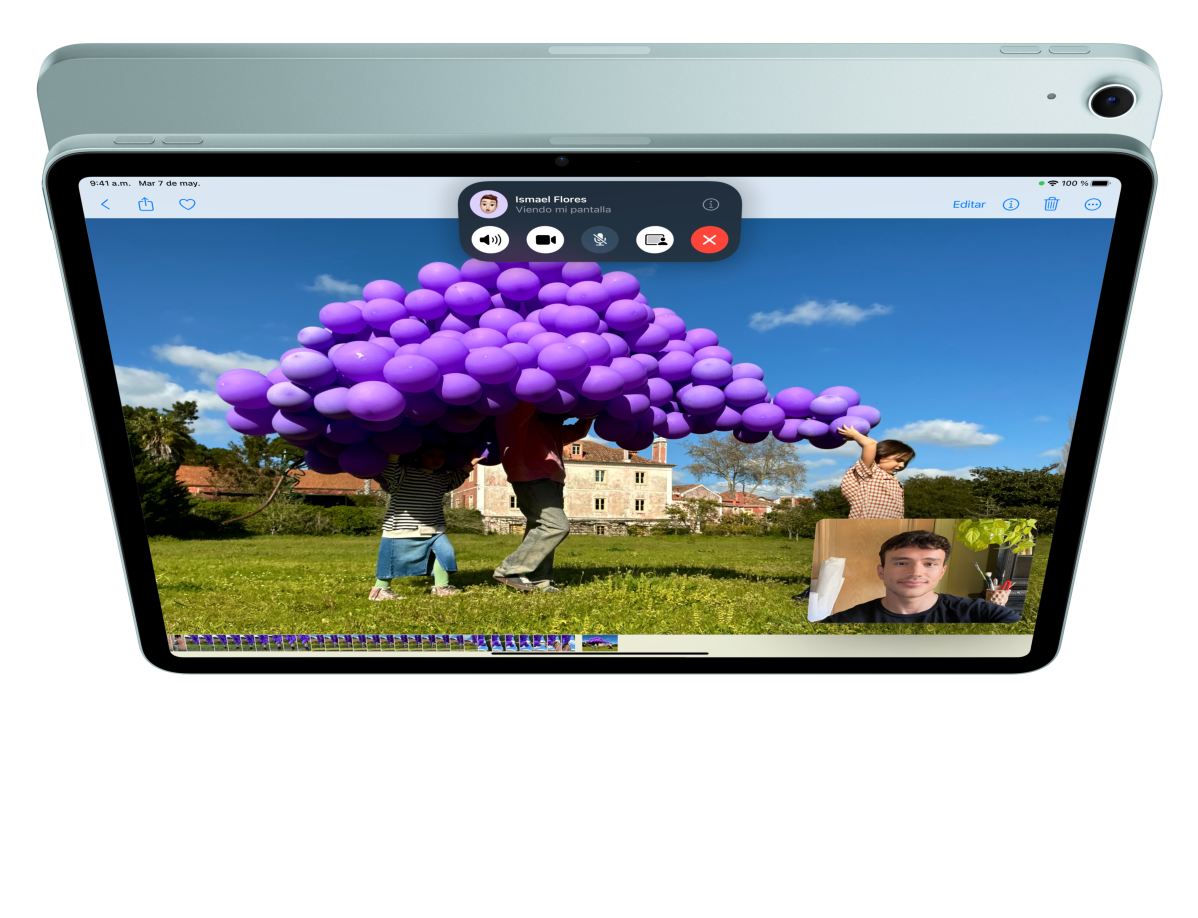 Animación de un iPad Air, parte frontal, que muestra a un usuario participando en una llamada de FaceTime y mirando fotos. El iPad Air está frente a la parte posterior de otro iPad Air.