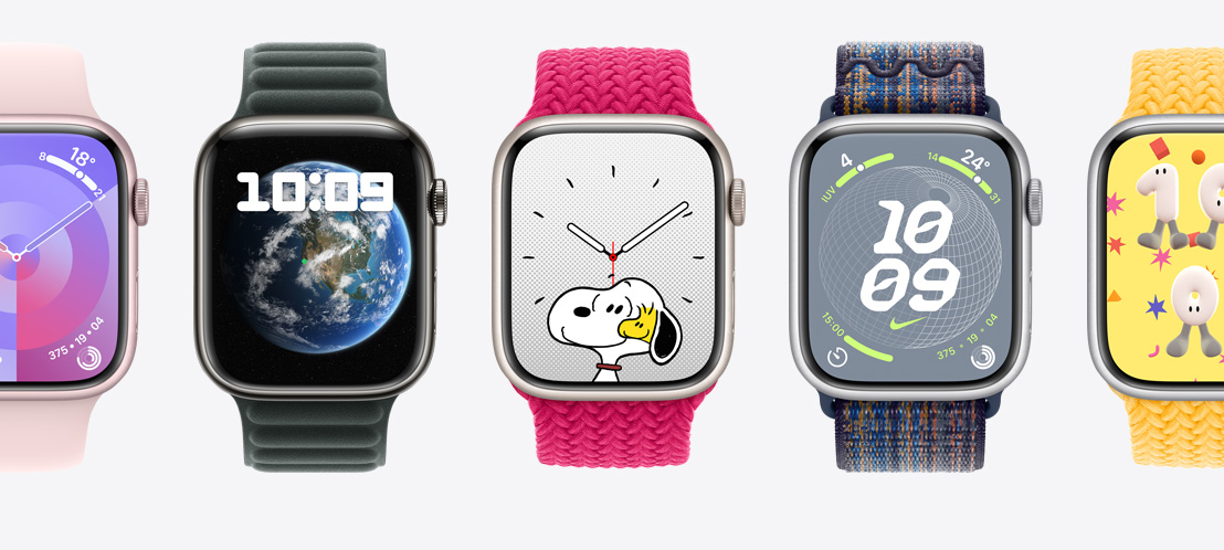 Cinco Apple Watch Series 9 con diferentes carátulas. Una carátula Paleta, una carátula Modular, una carátula Snoopy, una carátula Globo de Nike y una carátula A Jugar.