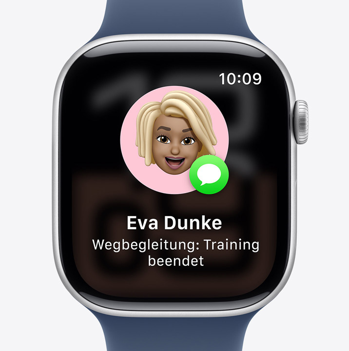 Der Wegbegleitung Bildschirm auf der Apple Watch zeigt eine Benachrichtigung, dass eine Freundin das Training abgeschlossen hat.