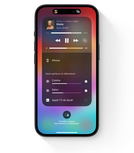 Un iPhone montrant l’interface utilisateur AirPlay pour l’audio dans plusieurs pièces