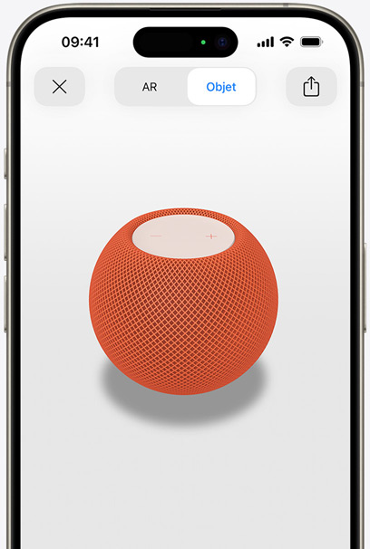 HomePod orange en réalité augmentée sur l’écran d’un iPhone.