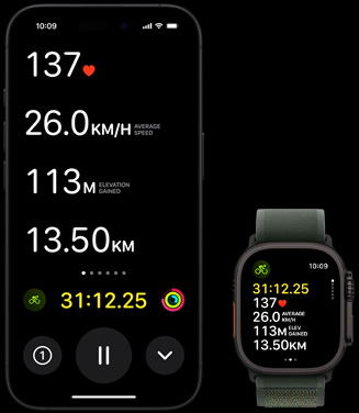 Apple Watch Ultra 2 及 iPhone 上的即時動態同時顯示某人的單車訓練指標。