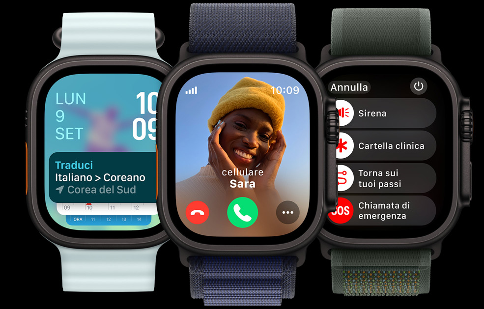 Tre display di Apple Watch Ultra 2. Uno mostra l’app Traduci, uno mostra una chiamata in arrivo, e uno mostra le icone delle funzioni Sirena, Cartella clinica, Torna sui tuoi passi e Chiamata di emergenza.