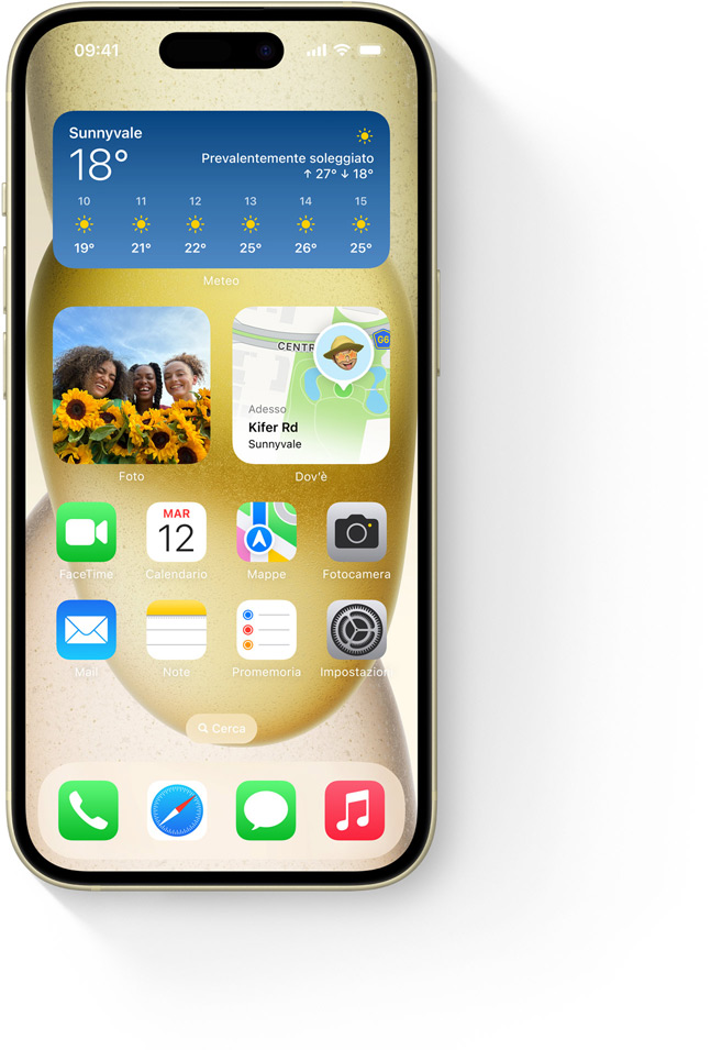 Il display Super Retina XDR di iPhone 15 con l’app Meteo che mostra una giornata di sole