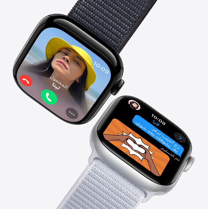 شاشتان لساعتي Apple Watch تعرض الأولى مكالمة واردة، وتعرض الثانية رسالة نصية