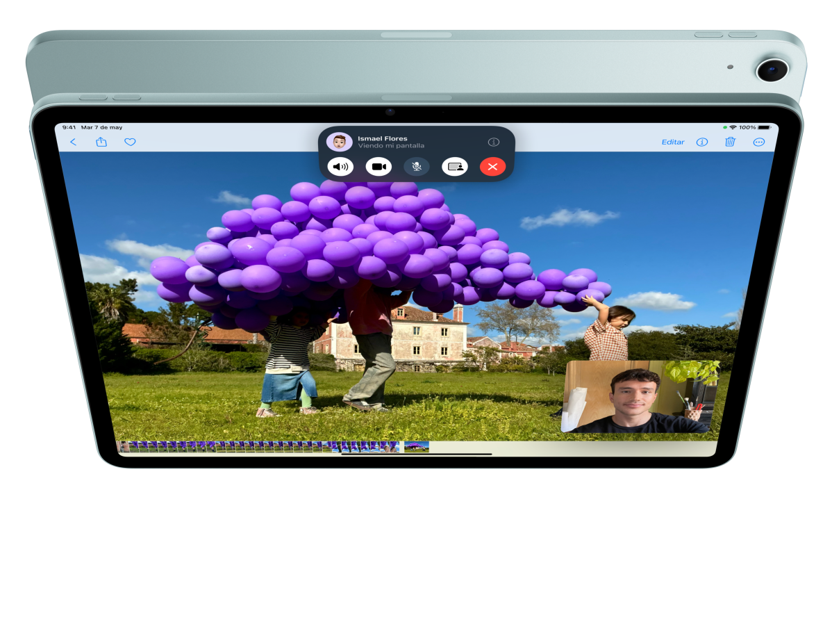Animación de un iPad Air, parte frontal, que muestra a un usuario participando en una llamada de FaceTime y viendo fotos. El iPad Air está frente a la parte posterior de otro iPad Air.