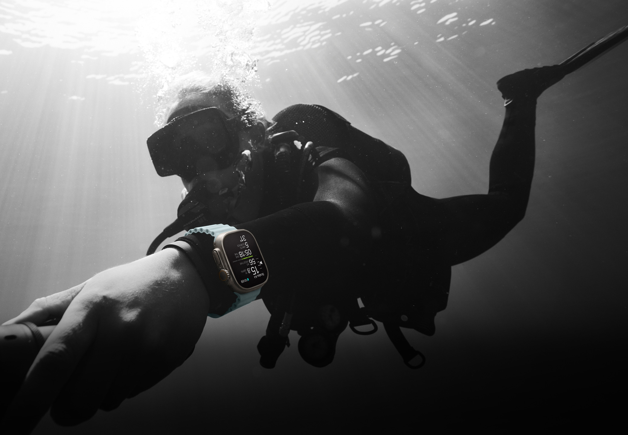 A scuba diver wearing Apple Watch Ultra 2 underwater.