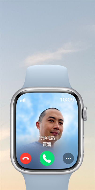 Apple Watch Series 10 顯示有一通來電。點按加號按鈕查看連線功能的更多資訊。