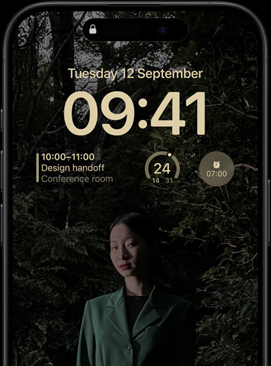 The Always-On display of iPhone 15 Pro showcasing a Lock Screen with a calendar widget, a weather widget and an alarm widget