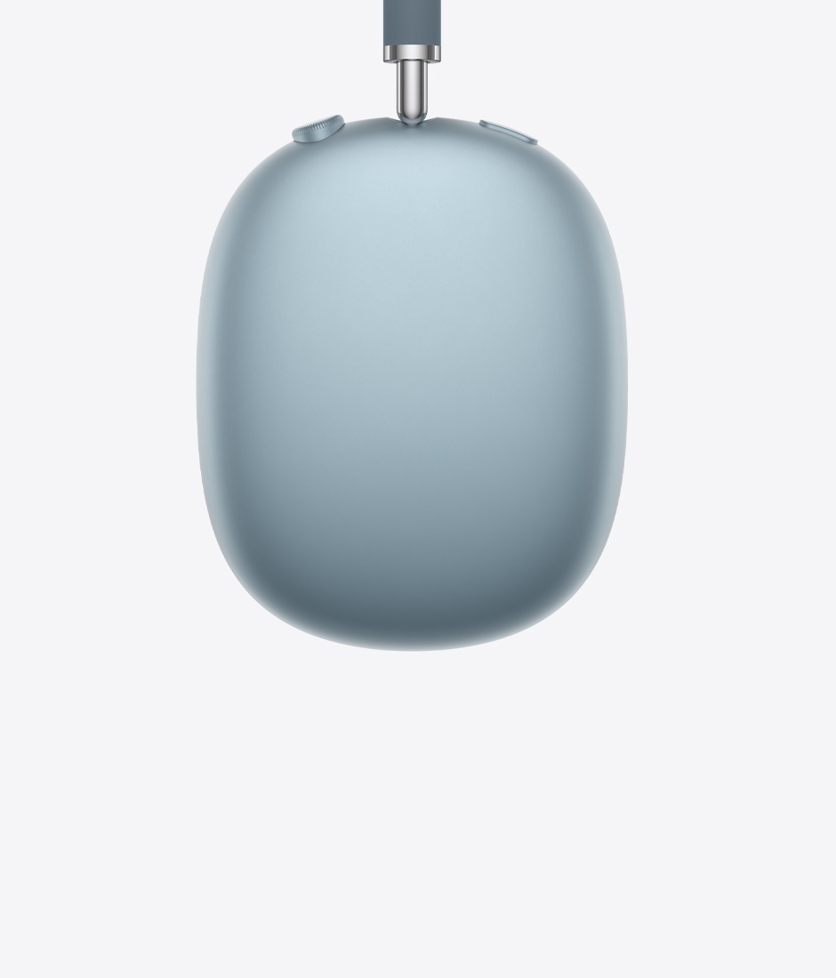 Close‑up van de oorschelpen van AirPods Max in de kleur blauw.