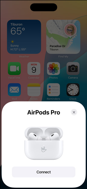 MagSafe-opladningsetui med AirPods Pro ved siden af iPhone. Lille billede på iPhone-hjemmeskærmen viser lokalmenu med knappen Connect, der nemt tilslutter AirPods, når der trykkes på den.