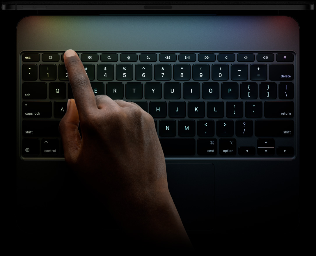 „Magic Keyboard“, skirta „iPad Pro“, juodos spalvos, speciali funkcijų klavišų eilė, apverstos T skyrelio rodyklių klavišai, integruotas manipuliatorius, horizontalios padėties