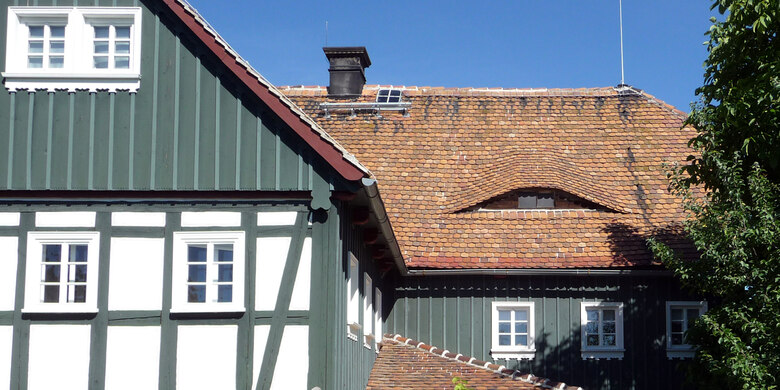 Gebäudeausschnitt Fachwerkhaus, Dach, Himmel 